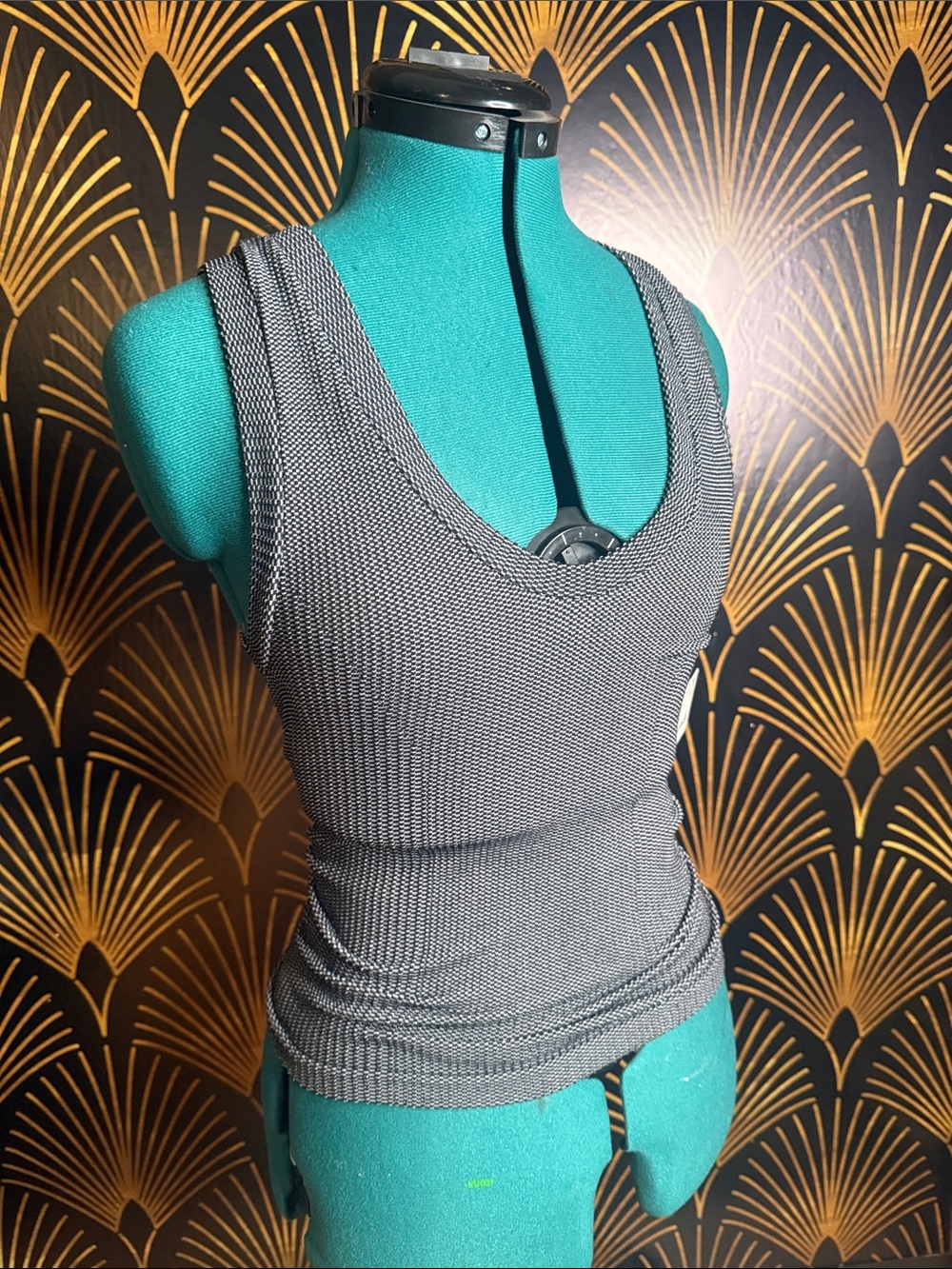 Free People Women’s Gray Knit Tank Top – Classic Scoop Neck women’s size medium